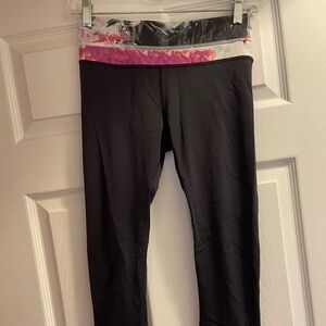 Lululemon Cropped Leggings Womens Size 4 Black with Pink Gray Band